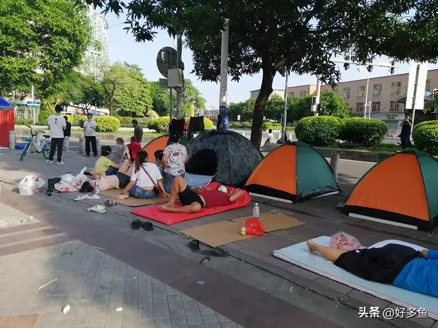 店选帐篷”：一场年轻态的旅行革命pg电子首页00后十一长假“弃酒(图3)