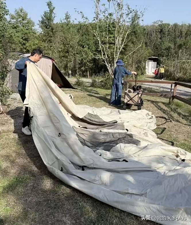 岁二胎女儿躺吊床上面小肚子圆鼓鼓好萌pg电子中国网站明道一家露营吃烤肉2(图4)