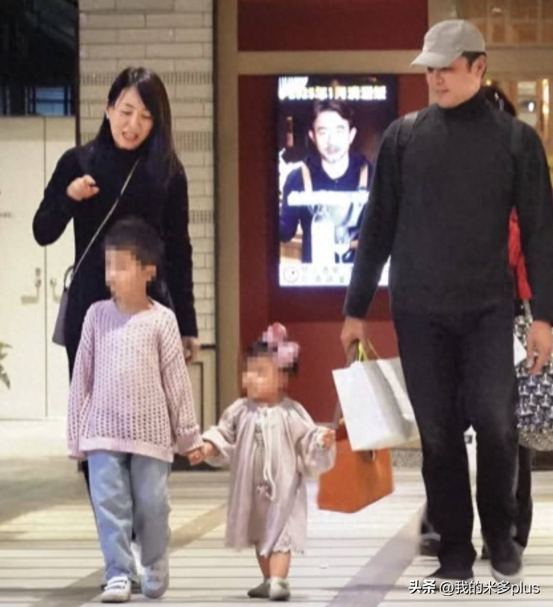 岁二胎女儿躺吊床上面小肚子圆鼓鼓好萌pg电子中国网站明道一家露营吃烤肉2(图5)